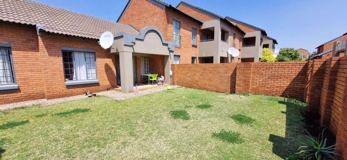 Property #2192232, Townhouse for sale in Highveld & Ext