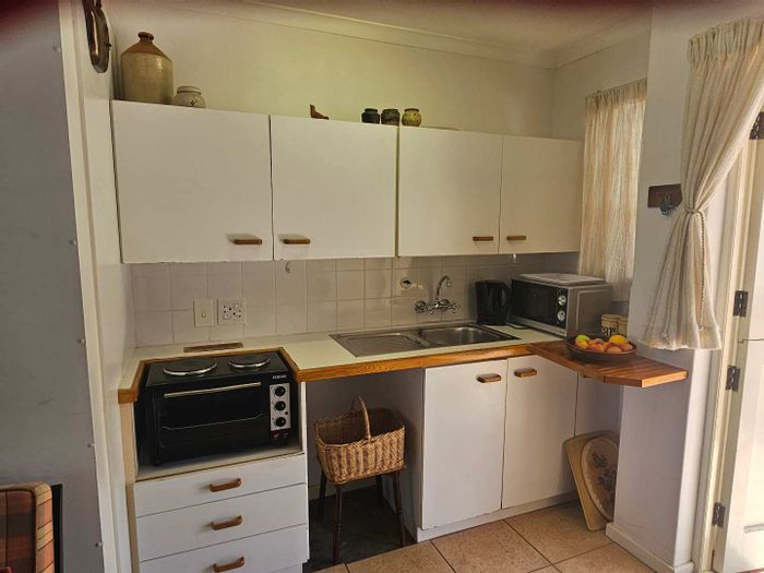 1-Bedroom Apartment To Rent in Hermanus Central with lift access and communal amenities.