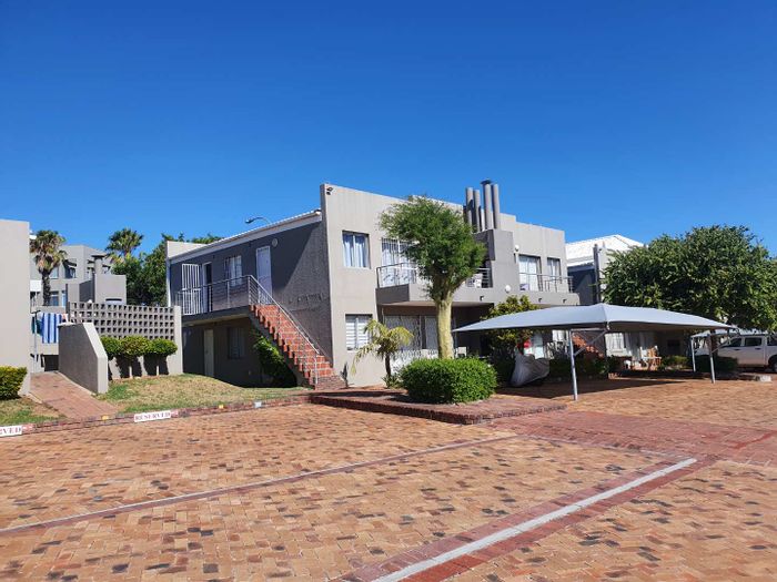 Kenridge Apartment To Rent: Open plan living, balcony, clubhouse, pool, fibre ready.