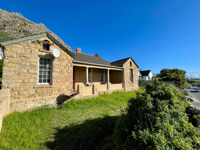 Property #2143250, House for sale in Muizenberg