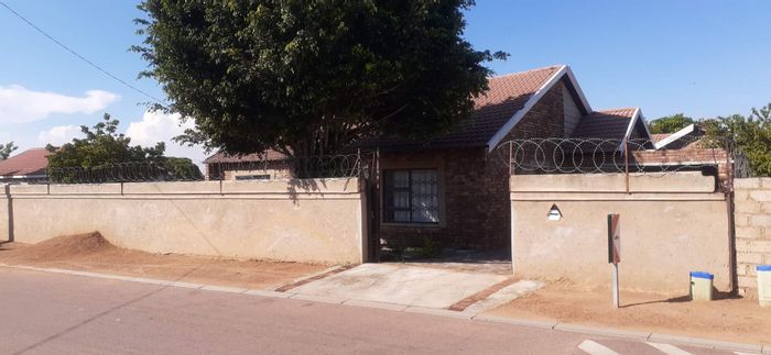 Property #2108551, House rental monthly in Soshanguve Ll
