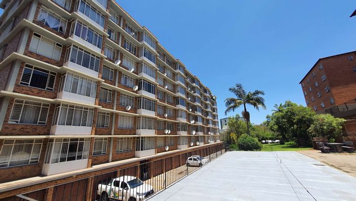 For Sale: Apartment in Gezina with 2.5 bedrooms, garage, and open-plan living.