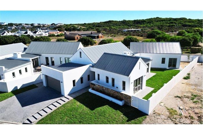 Vermont House For Sale: 3 beds, 4 baths, mountain views, entertainer's outdoor space.