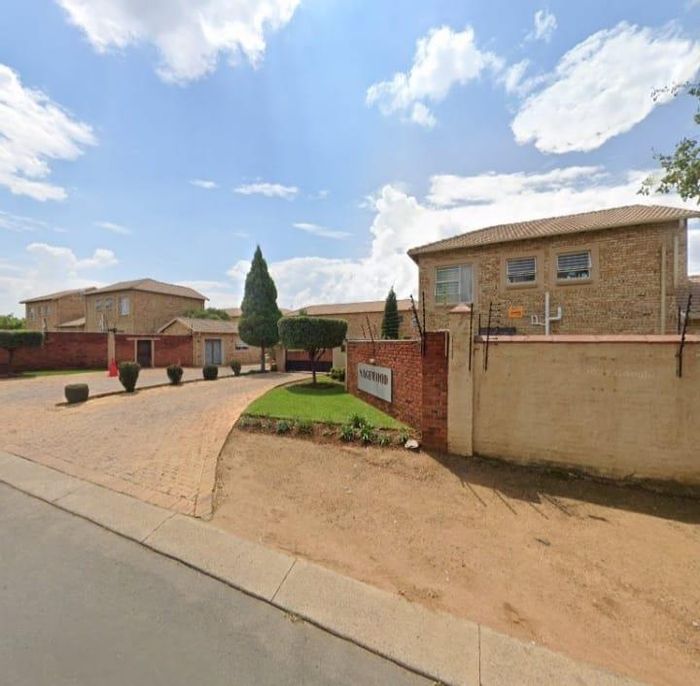 3 Bed Duplex Apartment To Rent in Heuweloord, No Load Shedding, Secure Complex.
