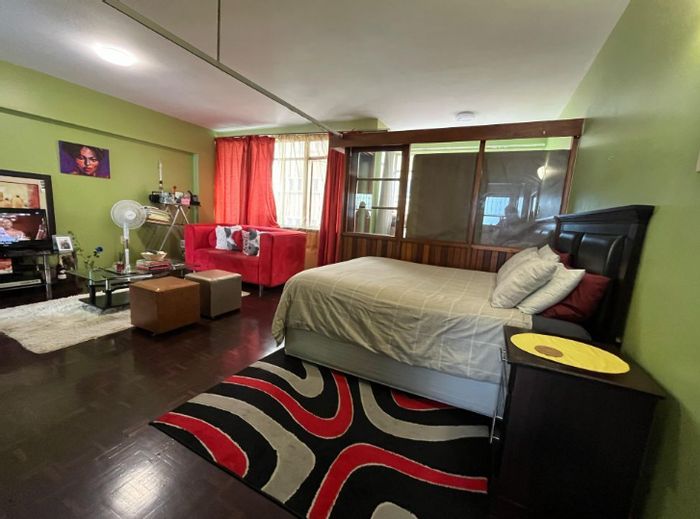 For Sale: Apartment in Durban Central with access control, near Wilson's Wharf.