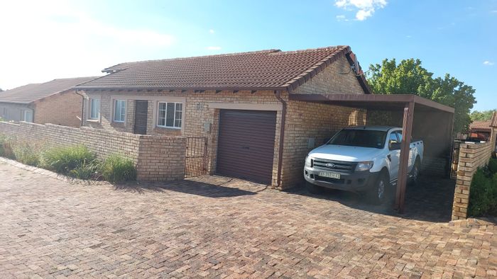 Property #2213871, Townhouse for sale in Sasolburg