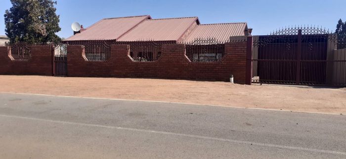 Property #1970198, House for sale in Mabopane