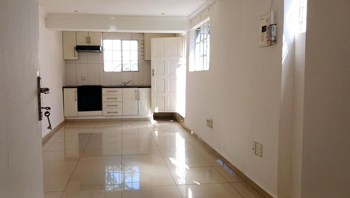 Cottage To Rent in Melville: Wifi-ready, secure parking, near 4th Avenue amenities.