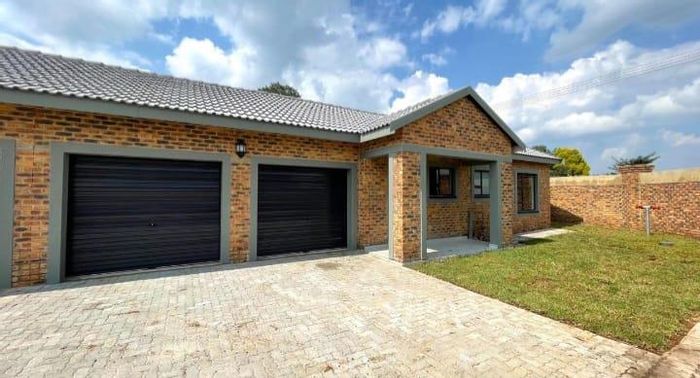 Riversdale Townhouse To Rent: 2 beds, private garden, pet-friendly, double garage.