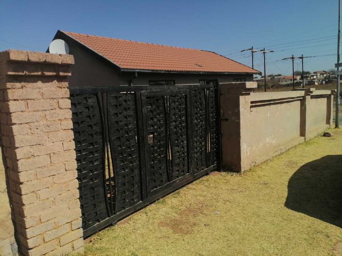 Property #2293548, House For Sale in Soweto Central