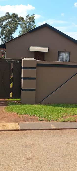 Siluma View House For Sale: 2 beds, cottage, convenient location near amenities.