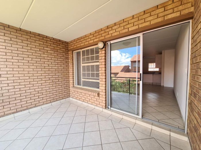 Hazeldean Apartment To Rent: 2 Beds, 2 Baths, Garage, Balcony, WiFi Ready.