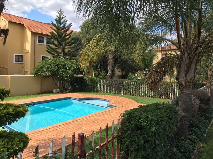 Northgate Apartment To Rent: 2 beds, secure complex, near shopping and dining.