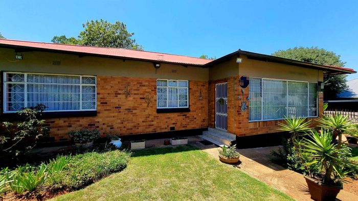 3-Bedroom House in Alberton Central For Sale with ample parking and outdoor braai area.