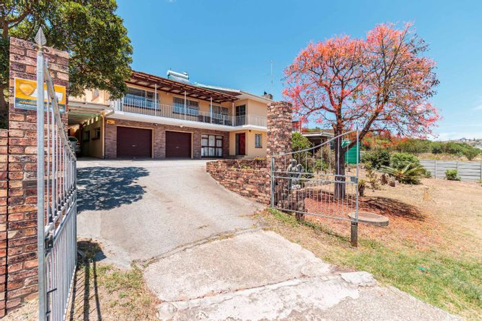 Parkside House For Sale: 4 bedrooms, flatlet, double garage, solar panels.