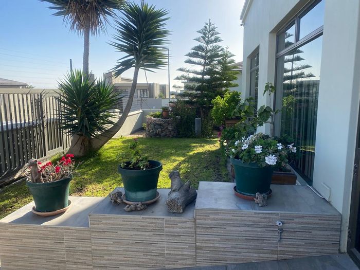 Family-friendly 4-bedroom house in Ocean View with solar, security, and garden. For Sale.