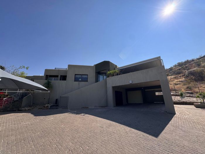 Klein Windhoek Townhouse To Rent: 3 Bedrooms, Splash Pool, Double Garage, Furnished Option.