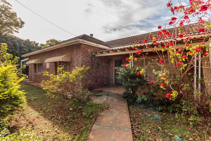Kirkwood Central House For Sale: 3 beds, security, garden, potential for development.