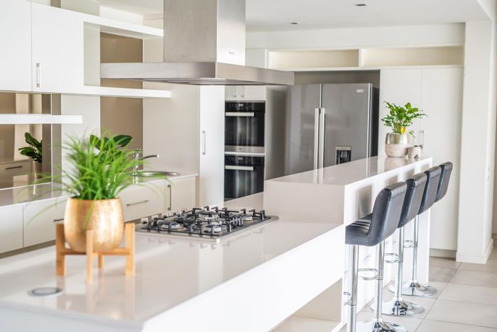 Ebotse Golf And Country Estate: 4-bedroom apartment with golf views, security, and amenities. To Rent.
