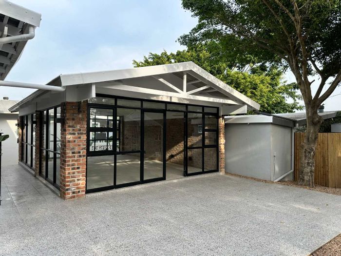 40m2 Business Space To Rent in Salt Rock Central, vibrant tenant mix included.