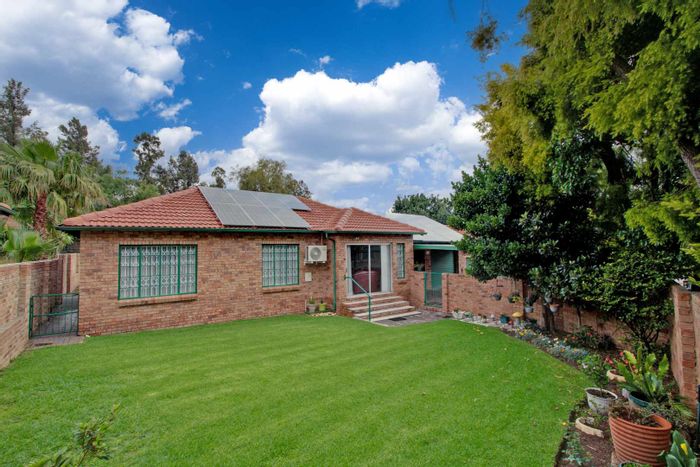 Property #2431509, Townhouse For Sale in Wilgeheuwel