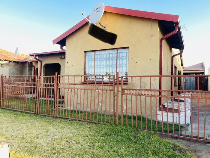 Property #2266074, House for sale in Daveyton