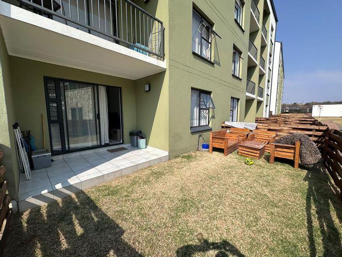 Zwartkoppies AH Apartment For Sale: Modern Living with Amenities and Security