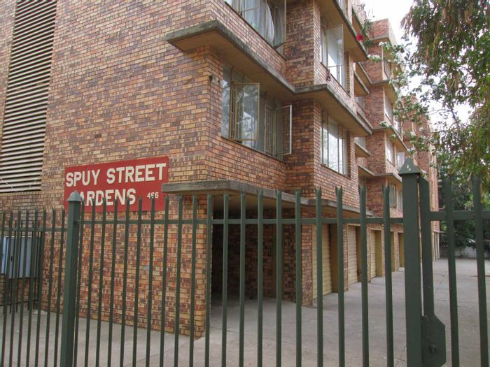 Sunnyside Apartment For Sale: 1 Bedroom, Garage, near UNISA and shopping centers.