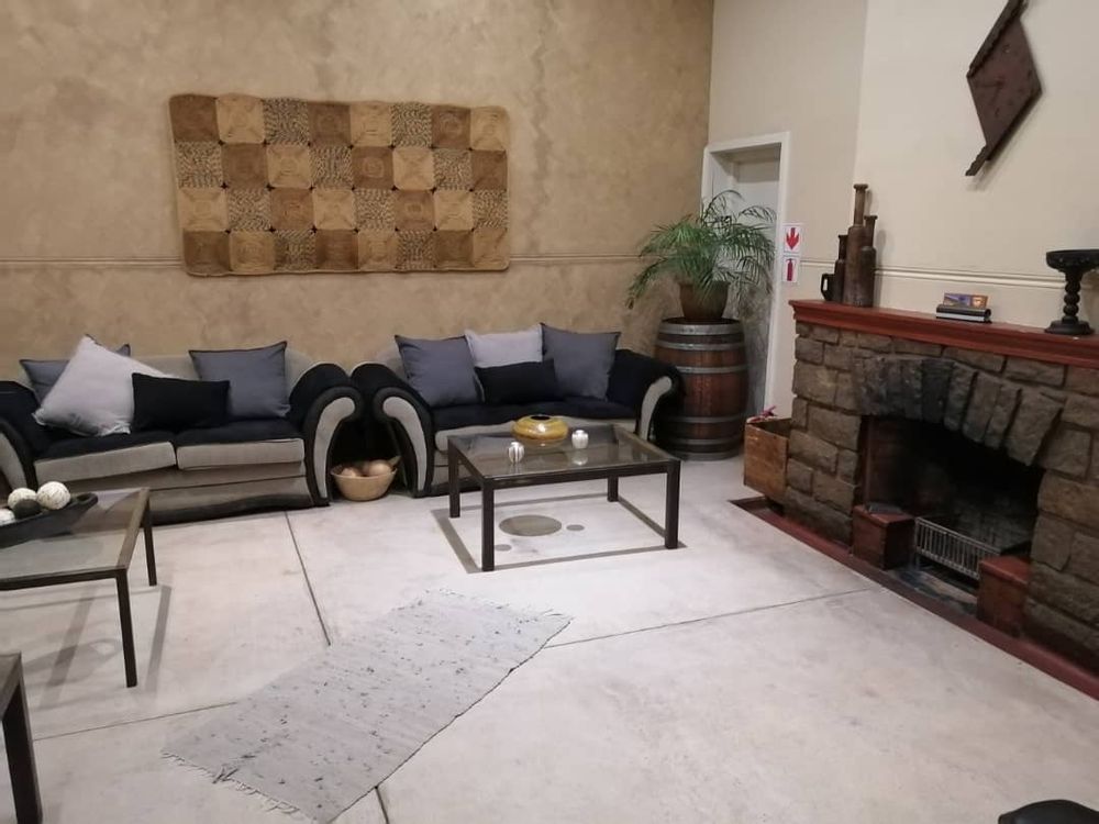 BAHNHOF HOTEL LOUNGE AREA