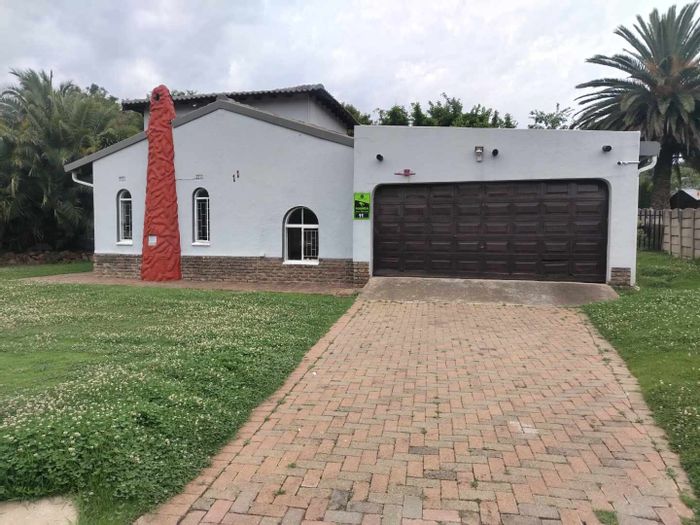 Glen Marais House For Sale: 3 Bedrooms, Pool, Entertainment Area, Secure Community.