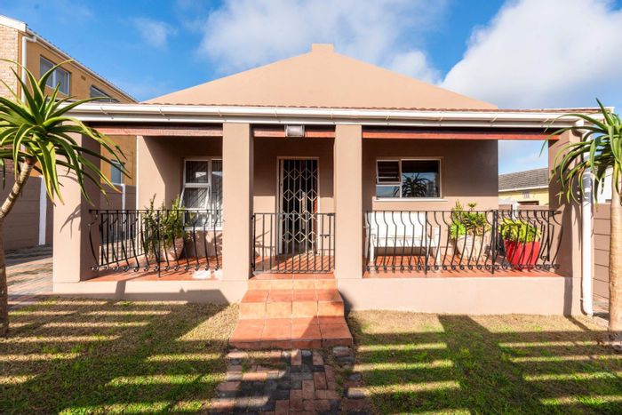 Ocean View 3-Bedroom Home with Pool, Garden, and Ideal Family Amenities For Sale!