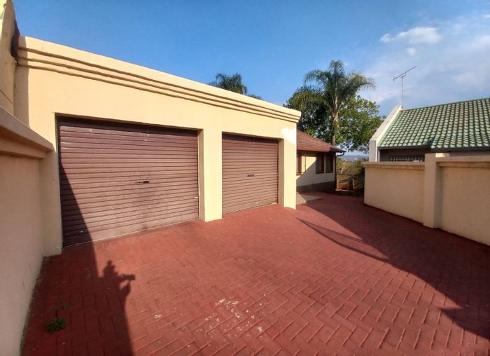 Elandspoort House For Sale: 3 Bedrooms, Lapa, Double Garage, Rental Potential.