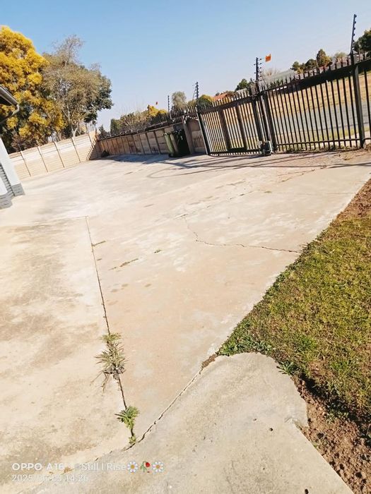 5-Bedroom House To Rent in Alberton Central with shared yard and bar area.