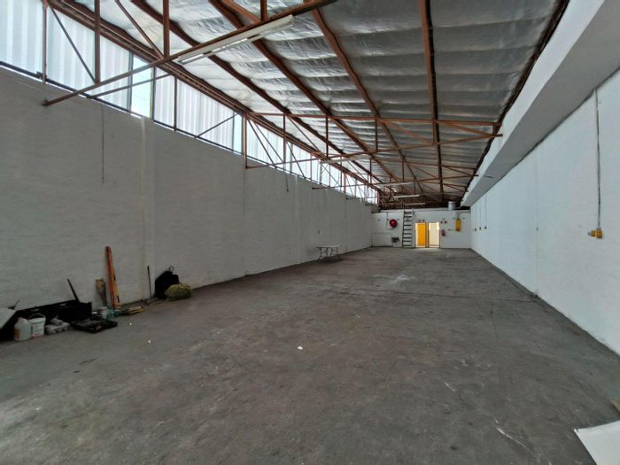 Industrial Warehouse To Rent in Pinetown Central: 3-Phase Power, Easy Freeway Access.