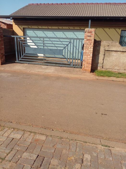 Property #2172184, House for sale in Vosloorus Ext 7