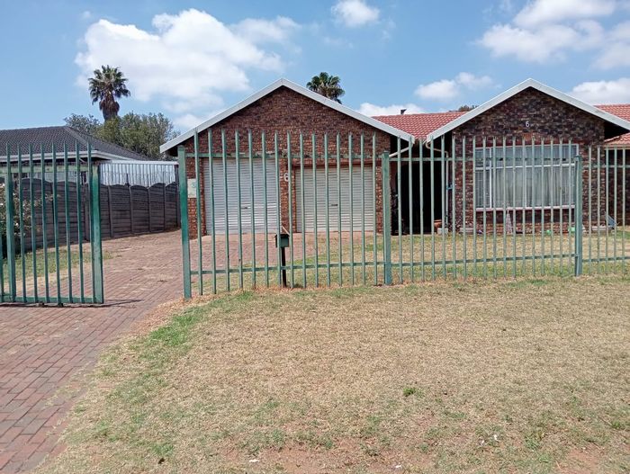 For Sale: House in Birchleigh North with pool, garden, and braai area.