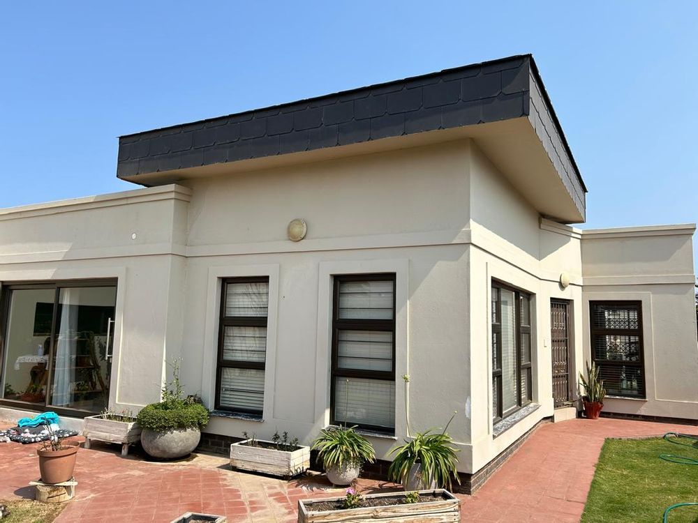 Front of the house opening onto a sunny garden