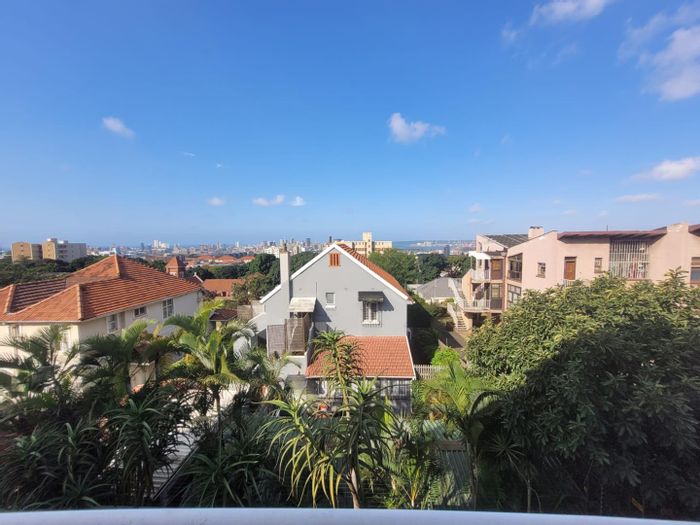 Berea Cluster For Sale: 2 beds, balcony, garage, near schools and shopping.