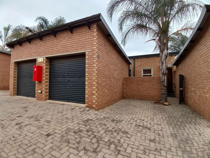 Property #2188812, Townhouse rental monthly in Kempton Park