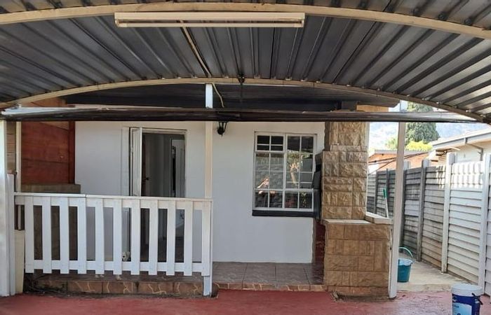 Mayville Cottage To Rent: Private yard, built-in braai, prepaid electricity, carport.