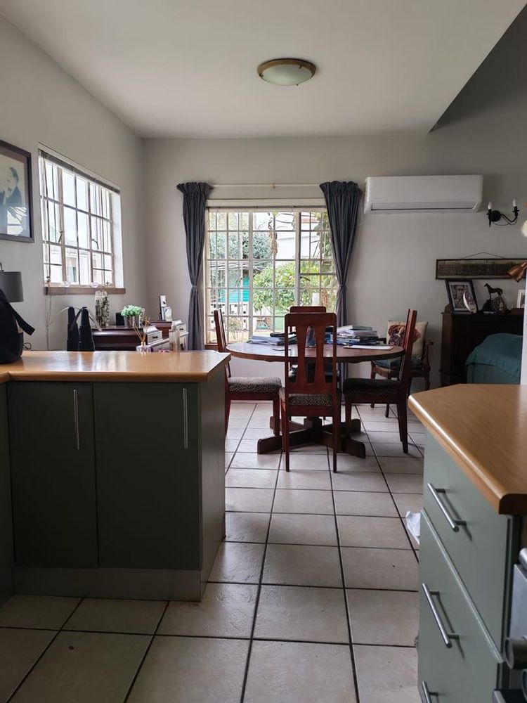 more than enough flow of light from ample windows 