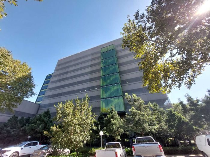 To Rent: 365 sqm Office in Bedfordview Central, customizable space with security features.