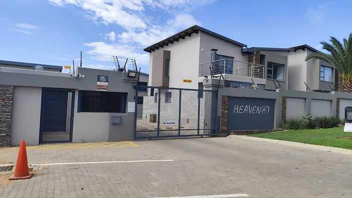 For Sale: Glen Marais Townhouse with 3 bedrooms, braai area, and prepaid electricity.