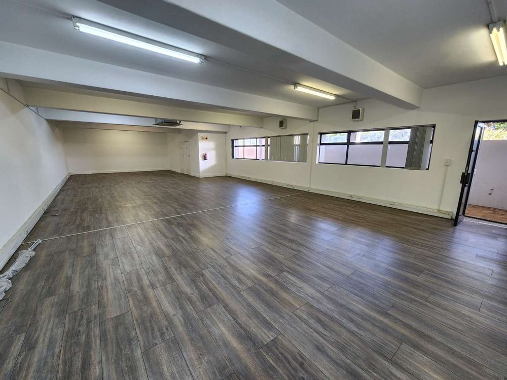 Open plan office to let on ground floor