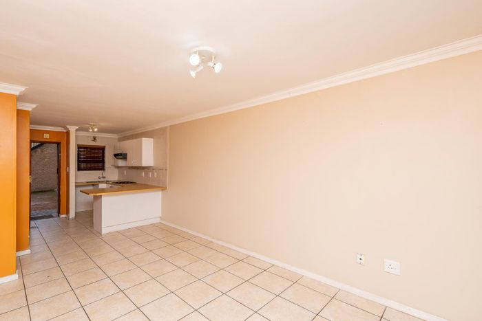 Ground floor apartment in Kraaifontein Central, prepaid electricity, dedicated parking. For Sale.