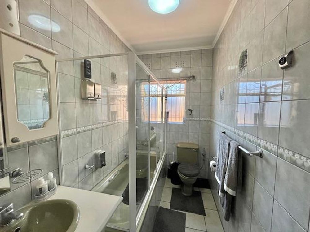 2ND BATHROOM