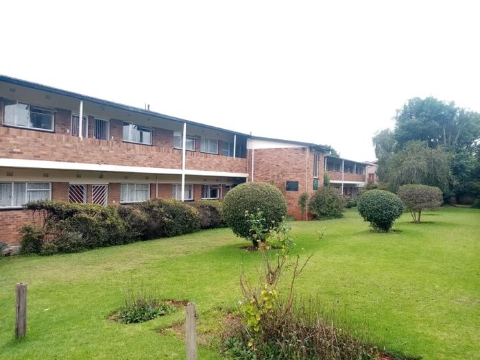 2-Bedroom Apartment in Windsor West To Rent with Secure Parking and Balcony.