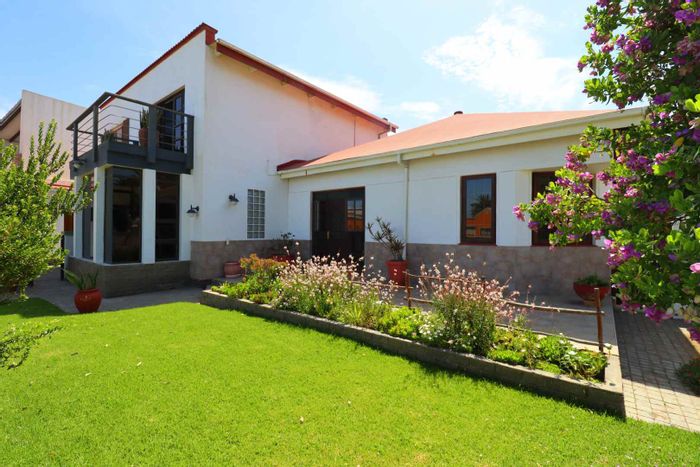 Vineta House For Sale: Sea views, multiple flats, flexible living, close to amenities.