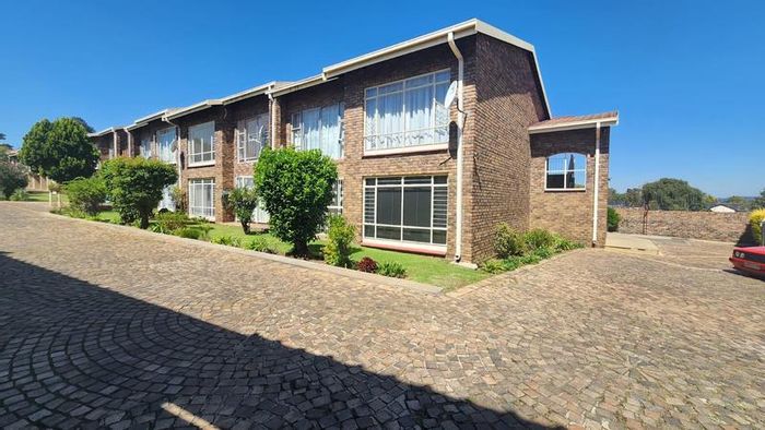 Townhouse For Sale in Brackendowns: 2 beds, communal pool, and braai area.