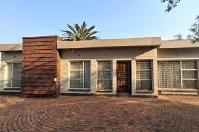 Randhart House For Sale: 3 beds, 3 baths, 2 garages, ideal for renovation.